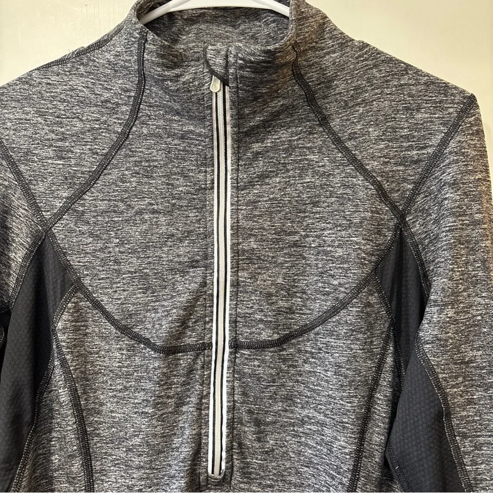 Lululemon Gray Black Run Dash 1/2 Half Zip Pullover Long Sleeve Top Size 10